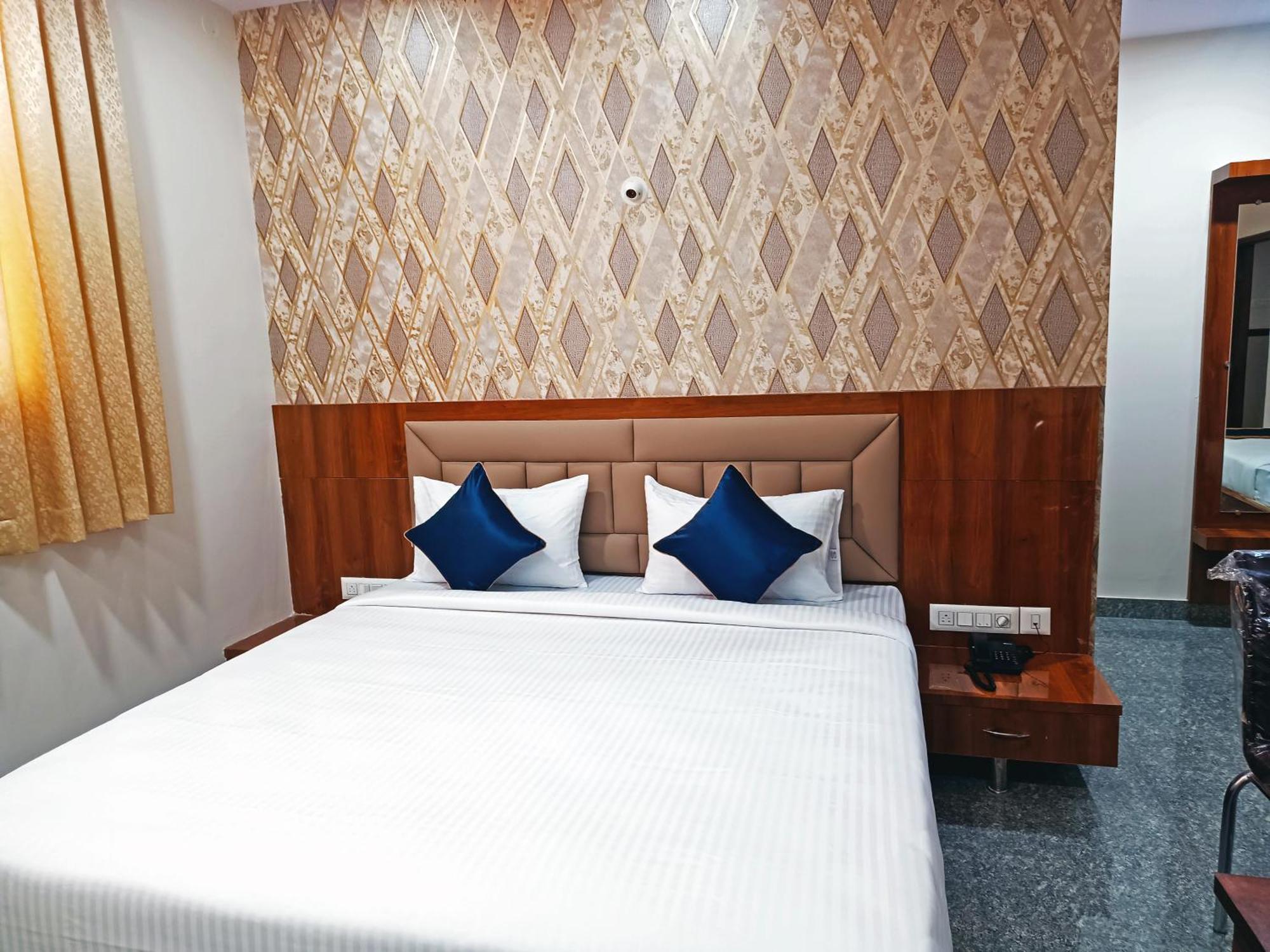 Hotel Achhu Palace Bangalore Eksteriør bilde