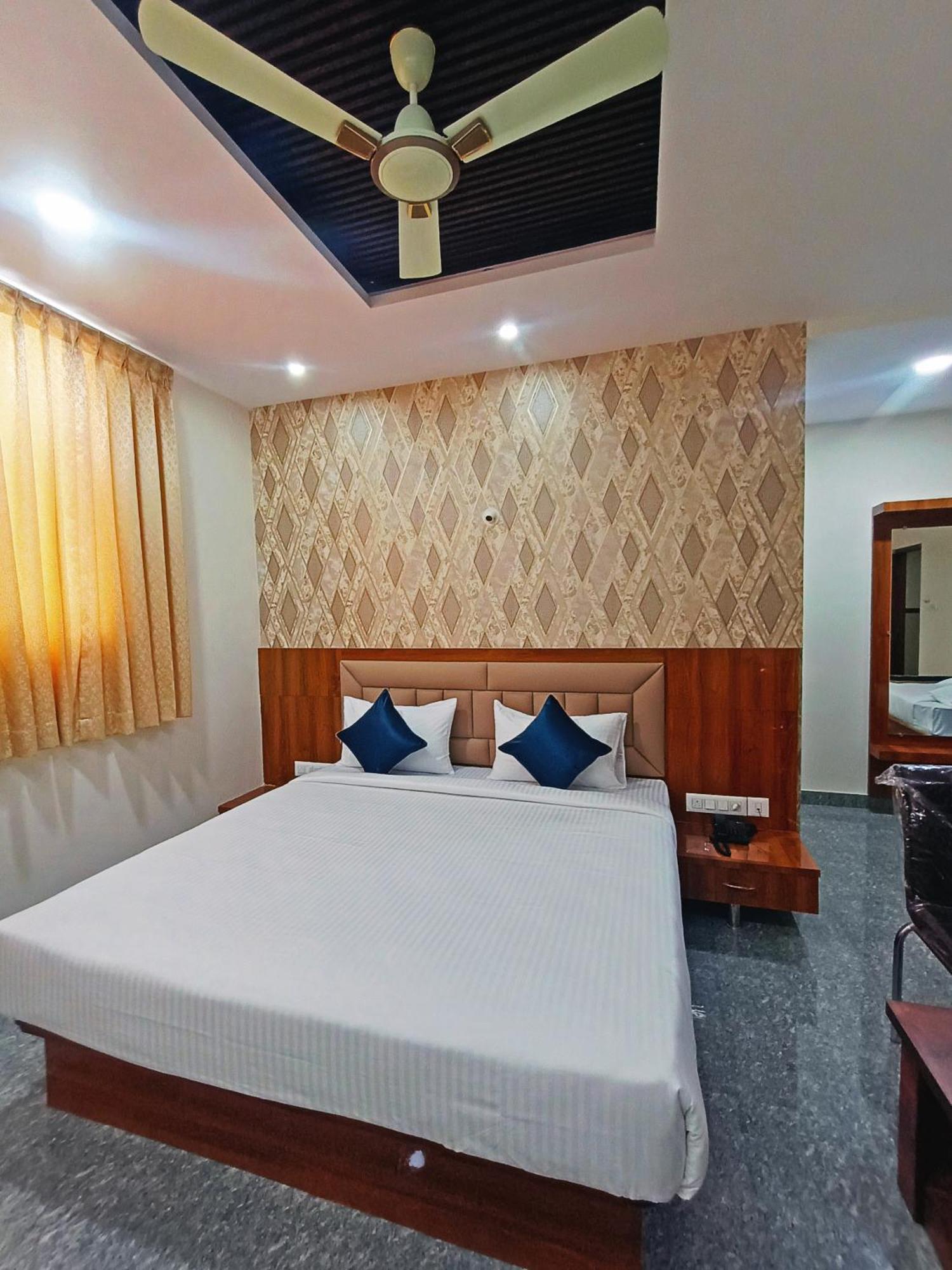 Hotel Achhu Palace Bangalore Eksteriør bilde