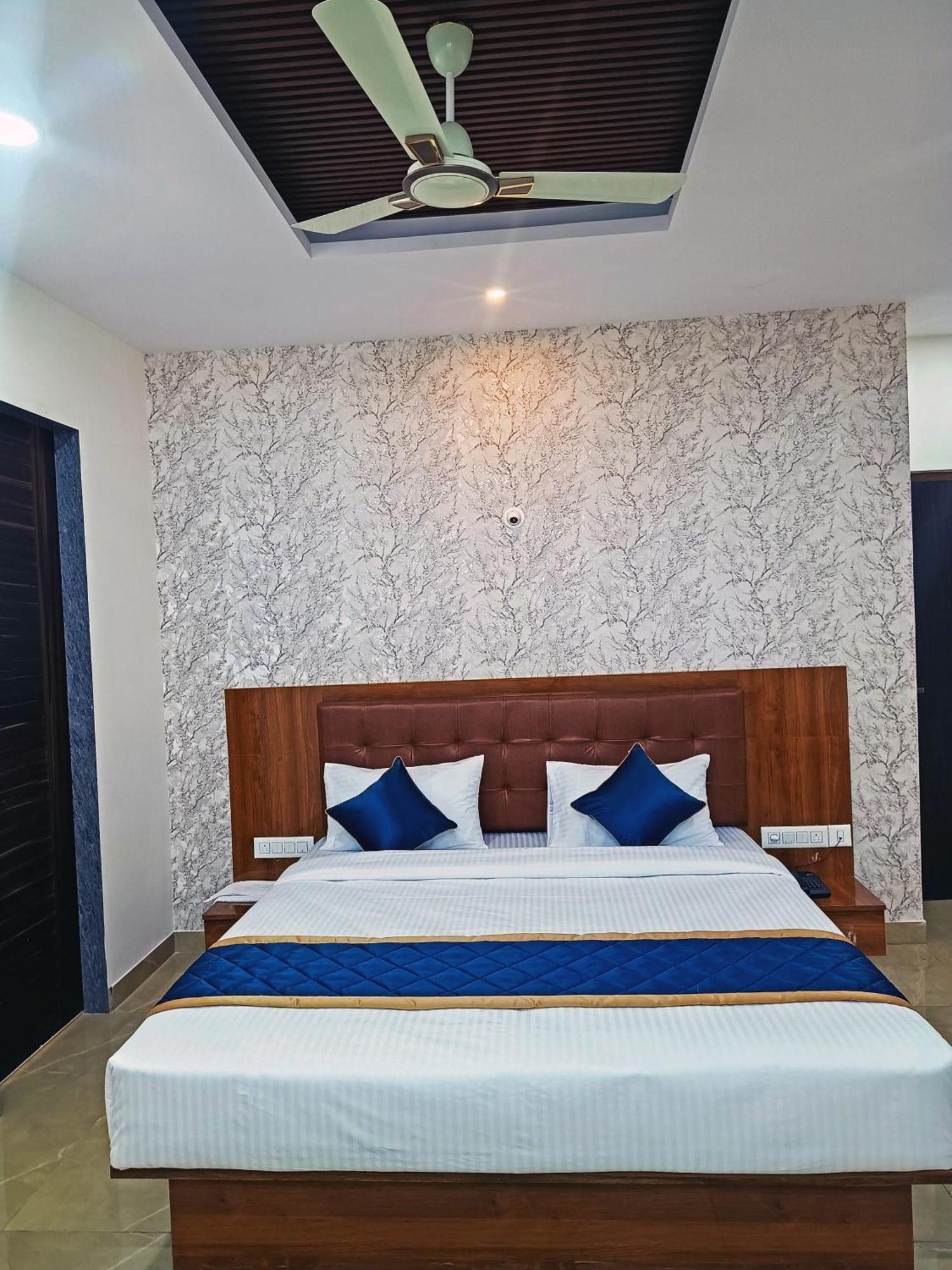 Hotel Achhu Palace Bangalore Eksteriør bilde