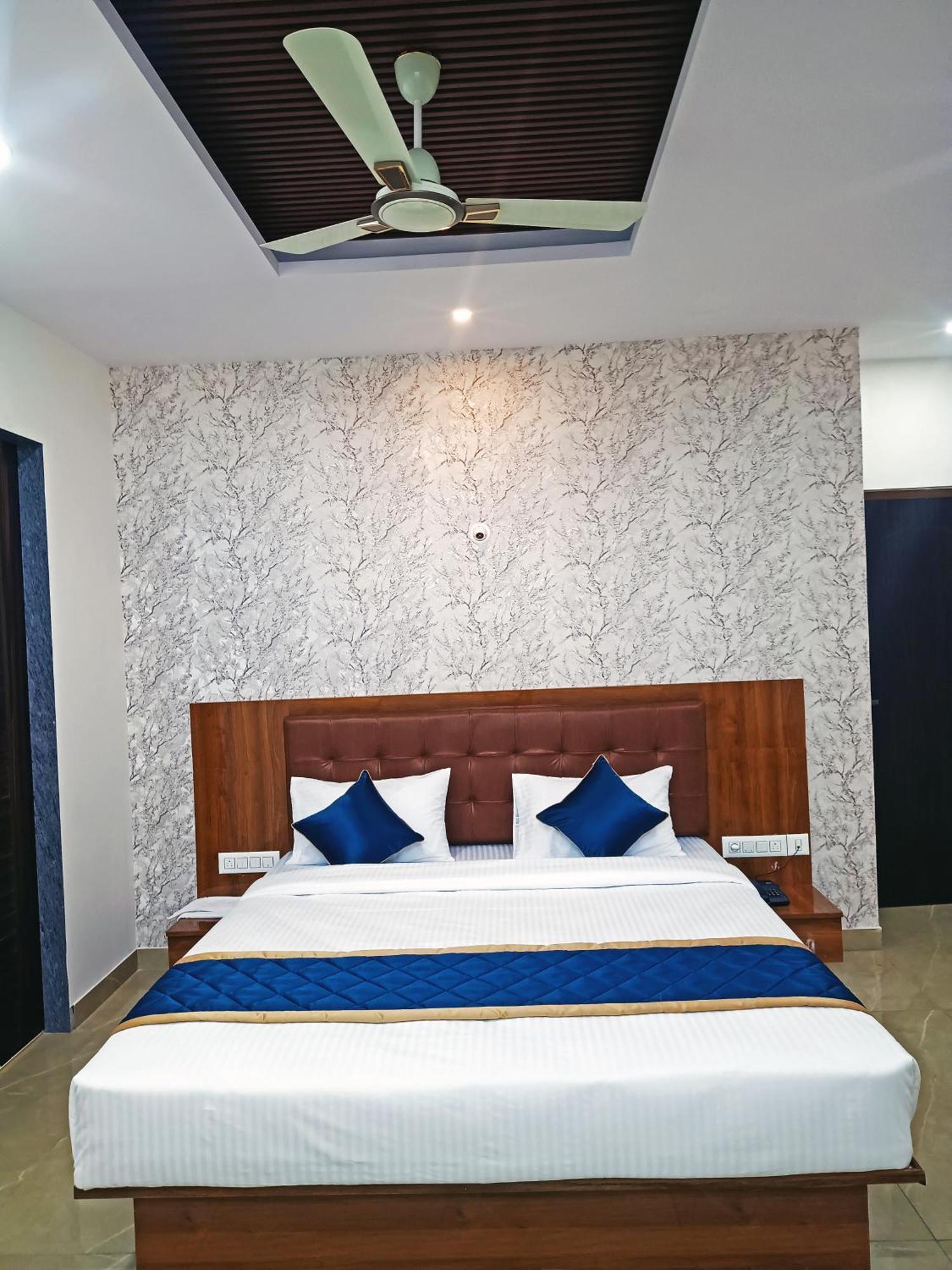 Hotel Achhu Palace Bangalore Eksteriør bilde